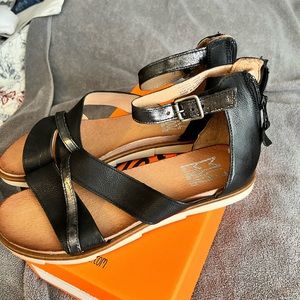 NIB Miz Mooz Katherine Sandal, women’s size 41, 10